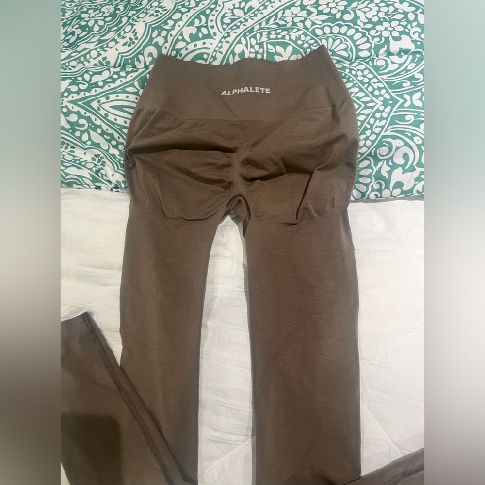Alphalete High-Rise pump Leggings in mocha